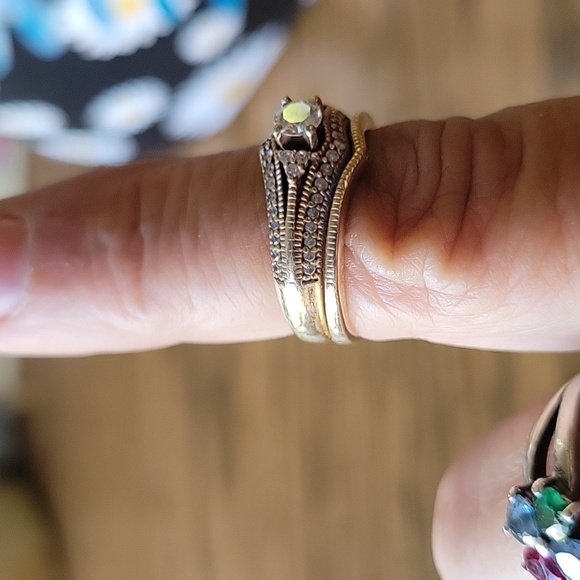 Ring - Picture 3 of 3